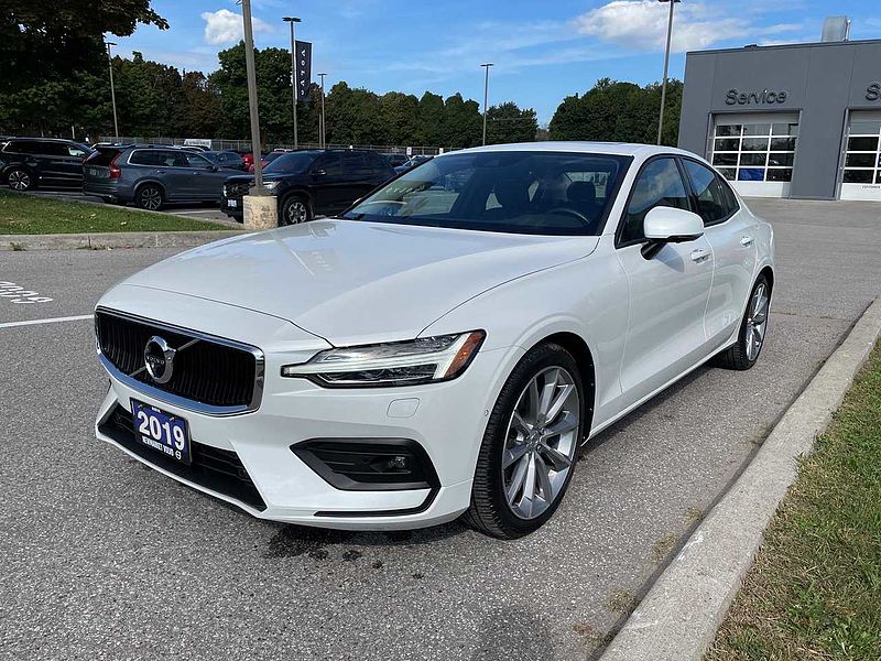 Volvo  T6 AWD Momentum Plus w/ Vision & Climate Package