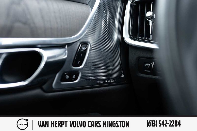Volvo  T8 INSCRIPTION / 1.99% FINANCING (OAC)